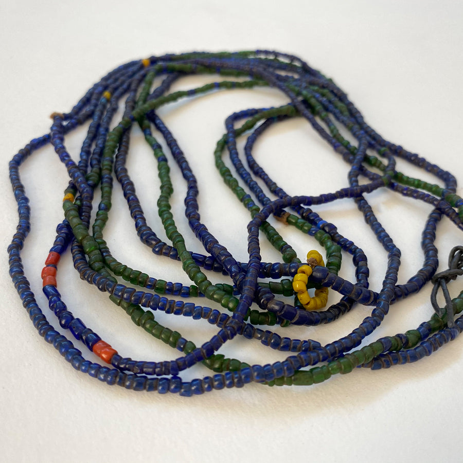 Double strand of glass seed beads (106_IND_018j)