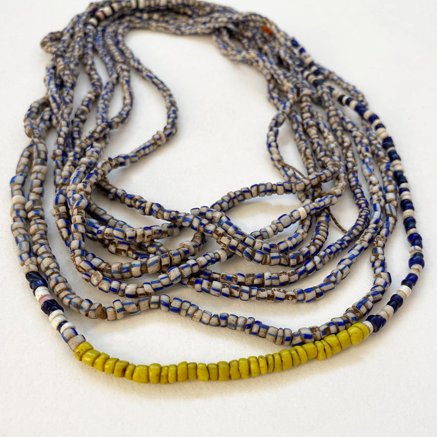 Glass seed bead necklace (106_IND_030j)