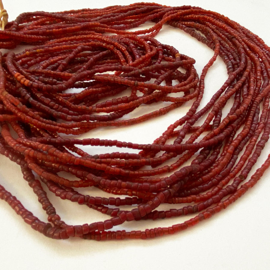 Strand of glass seed beads (106_IND_034)