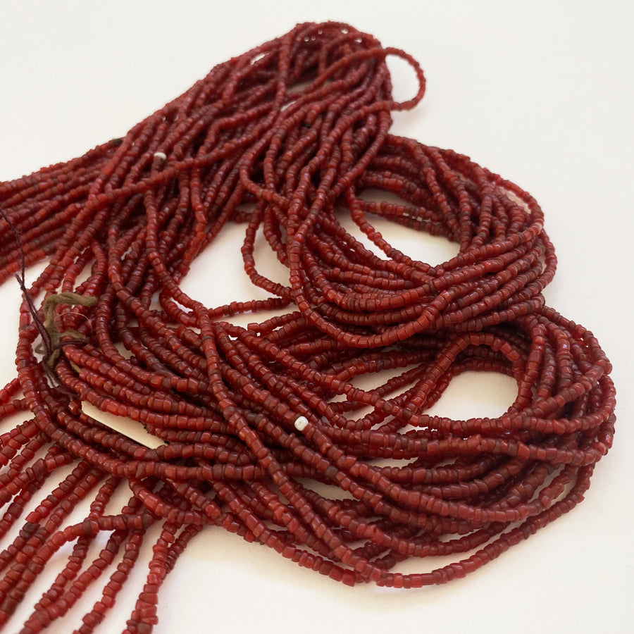 Strand of glass seed beads (106_IND_039)