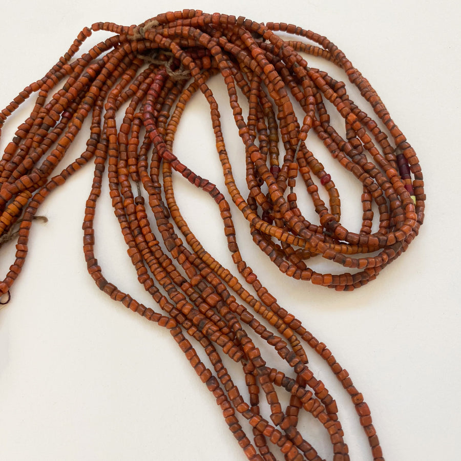 Strand of glass seed beads (106_IND_040)