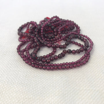 Garnet Round Few Slightly Asymetrical Holes Bead Strand (GAR-G013)