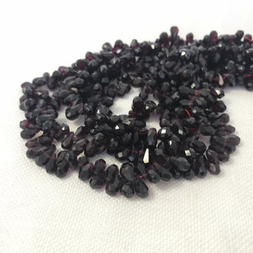 Garnet Briolette Bead Strand (GAR-G023)