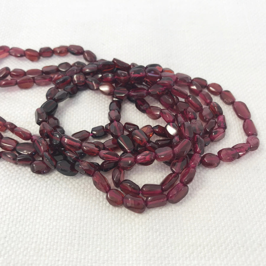 Garnet Flat oval Bead Strand (GAR_032)