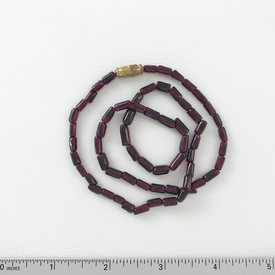 Garnet Tube Clasp Necklace (GAR_031j)