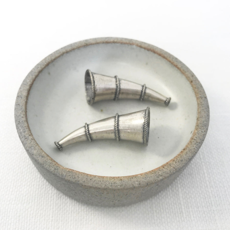 Silver Pair Curved cone Bead Cap (INS_047)