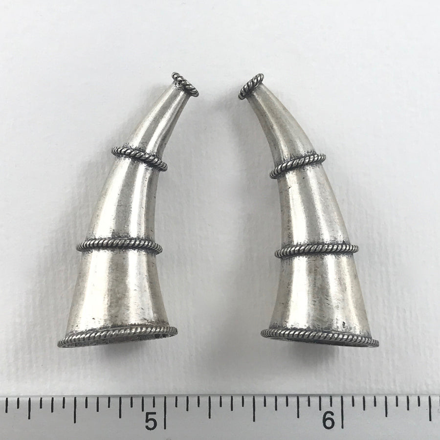 Silver Pair Curved cone Bead Cap (INS_047)