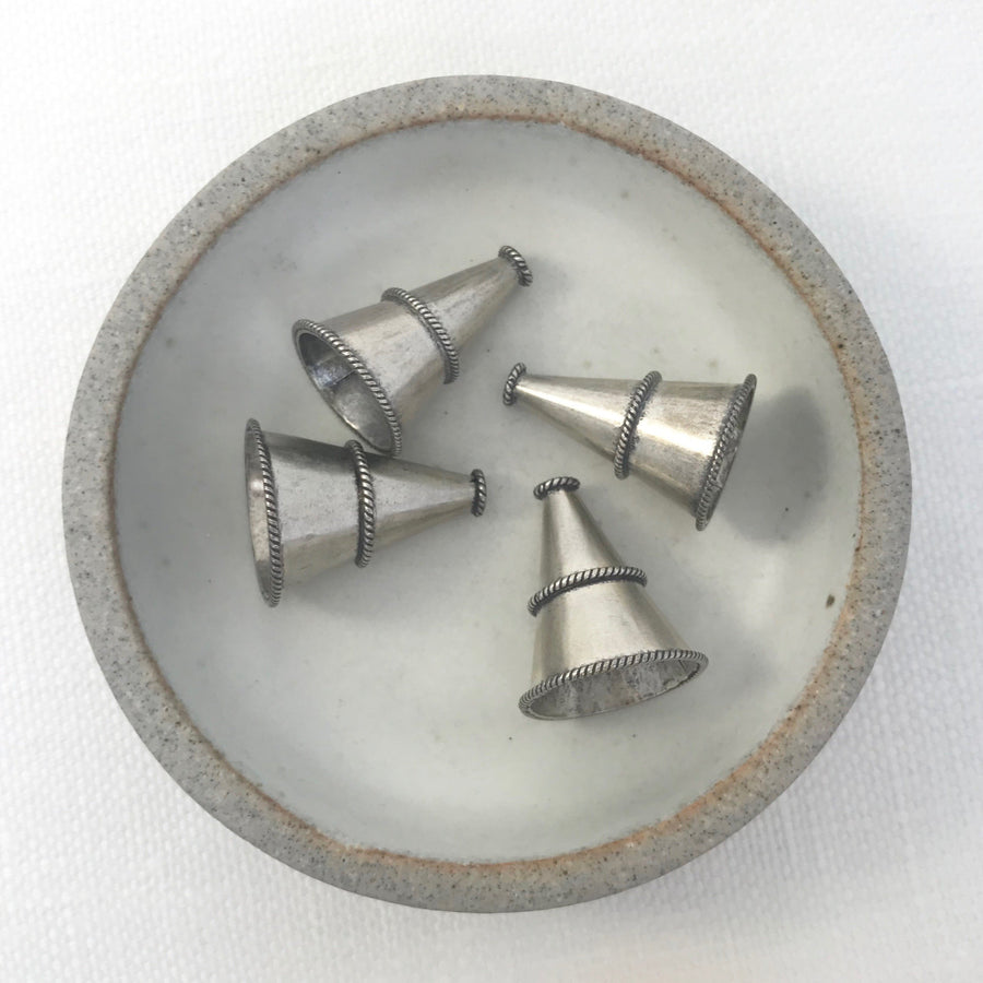 Silver Pair Cone Bead Cap (INS-G049)