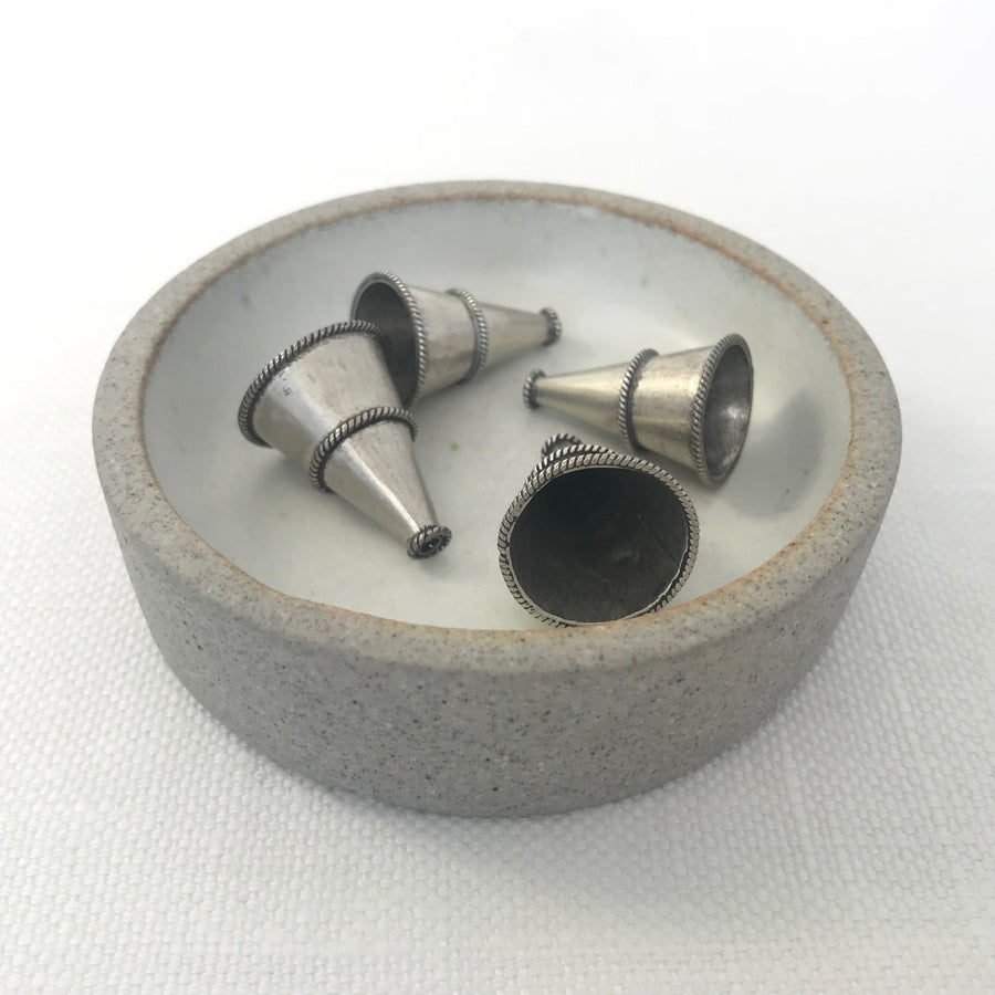 Silver Pair Cone Bead Cap (INS-G049)