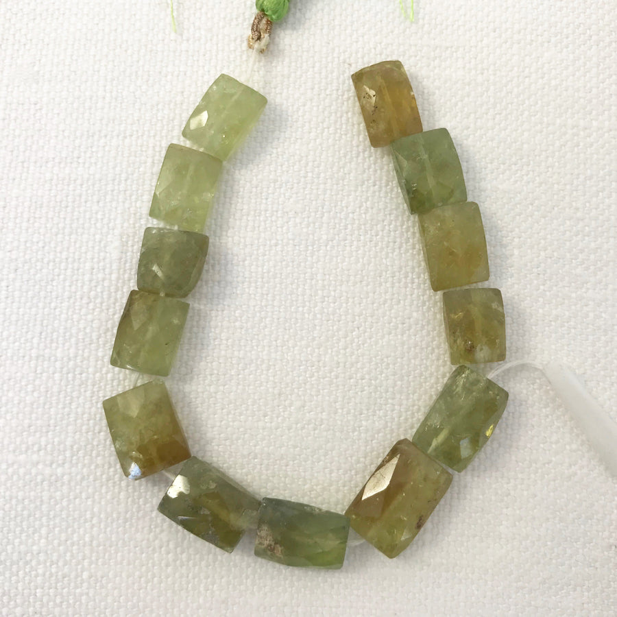 Peridot Faceted Rectangle Plus 4 Loose Beads Bead Strand (PER_017)