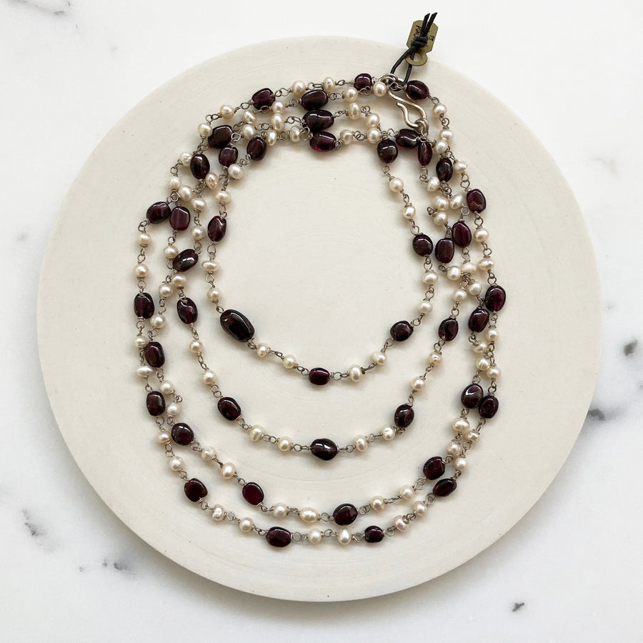 Garnet And Freshwater Pearl Necklace (VIN_017j)