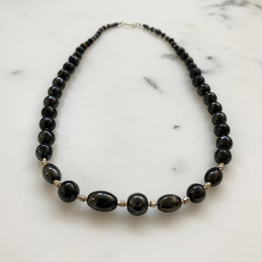 Graduated Black and Silver Glass Necklace (VIN_019j)