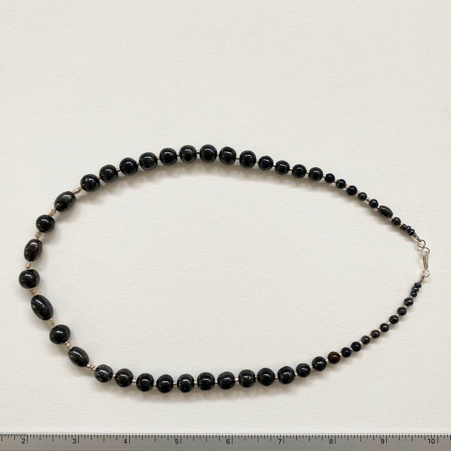 Graduated Black and Silver Glass Necklace (VIN_019j)